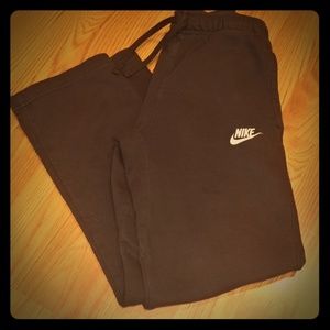 Boys Large. Nike Sweat Pants.